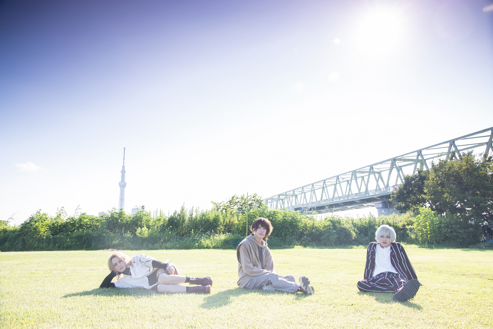 Gives – New single “Lovesong” and new look