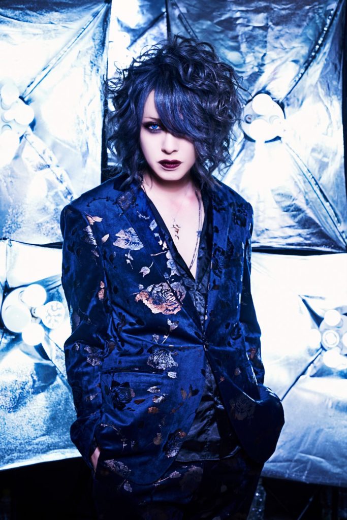 Hueye - New guitarist, 3rd anniversary one-man and new look - Crimson ...